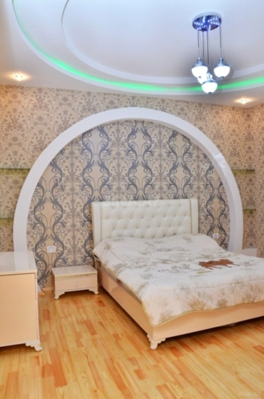 Satılır 6 otaqlı həyət evi 450 m²