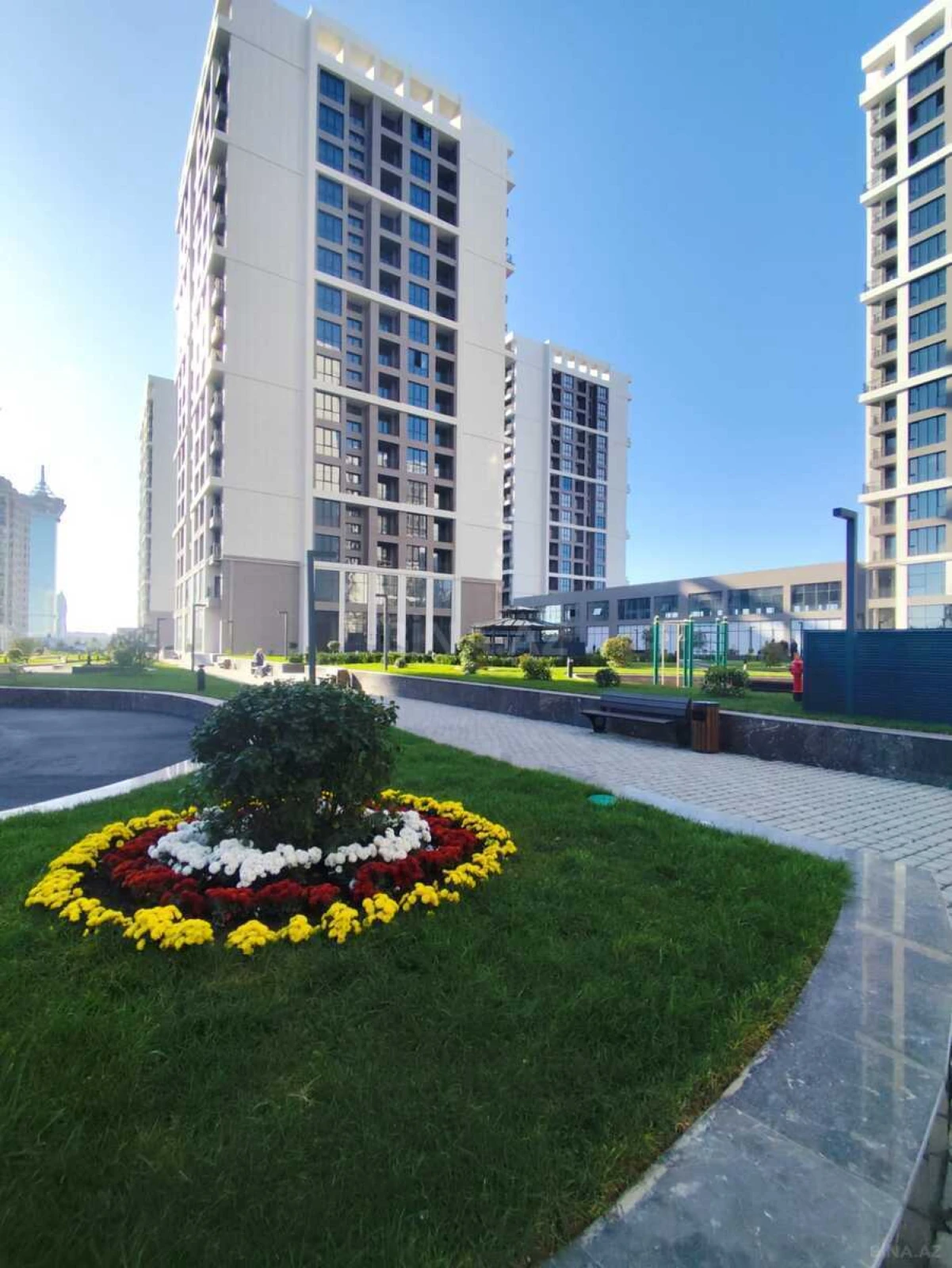 Satılır 2 otaqlı mənzil 79.3 m²
