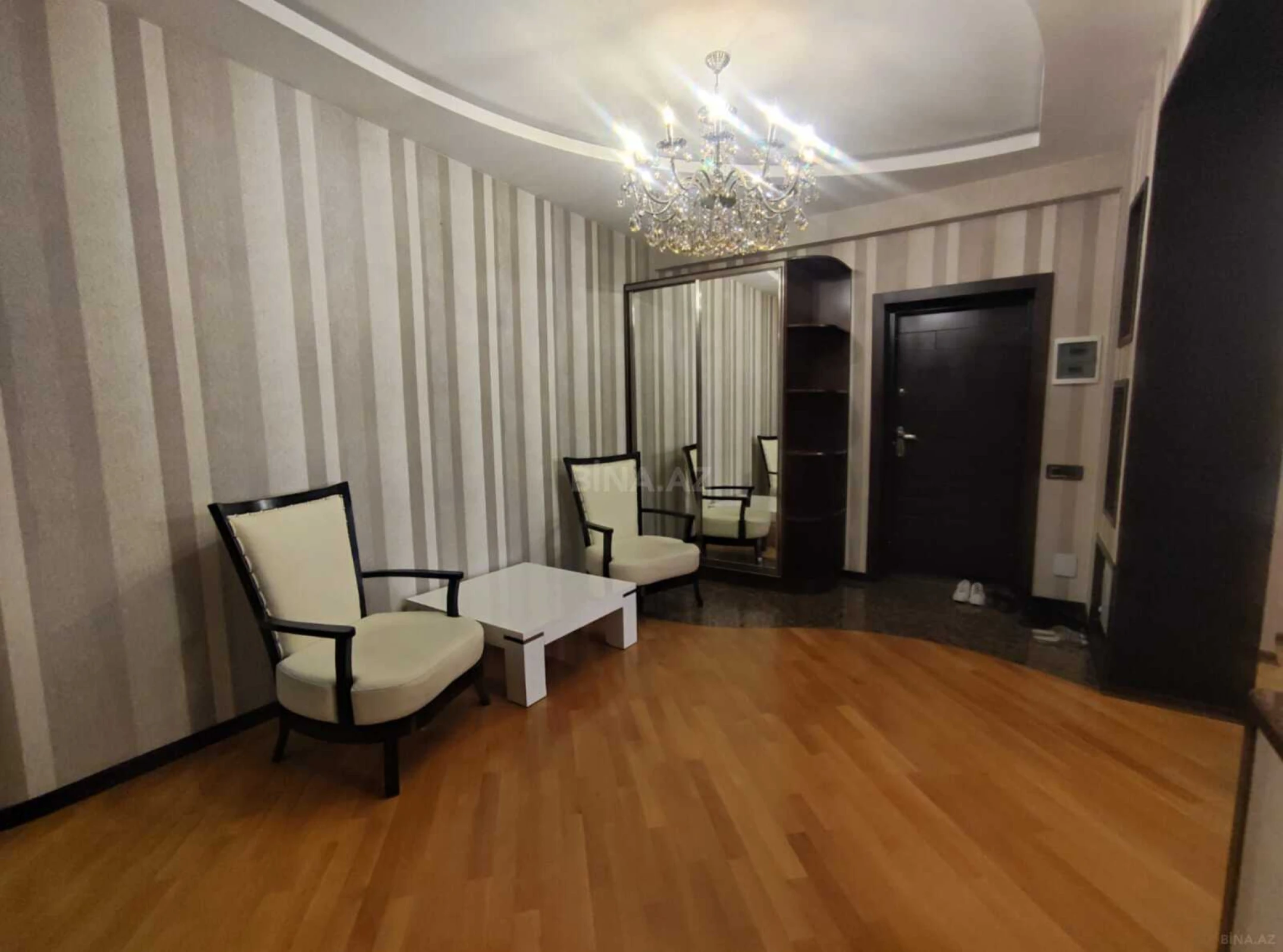 Kirayə verilir 3 otaqlı mənzil 140 m²