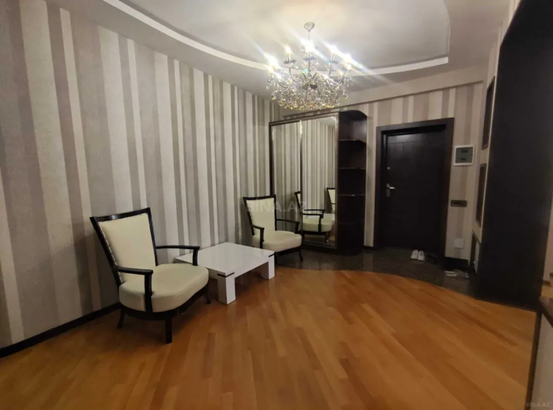 Kirayə verilir 3 otaqlı mənzil 140 m²