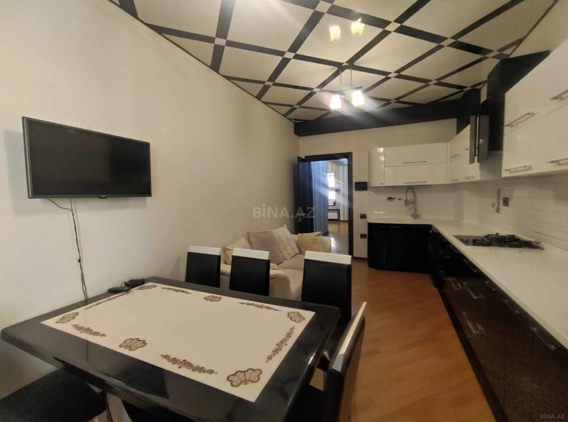 Kirayə verilir 3 otaqlı mənzil 140 m²