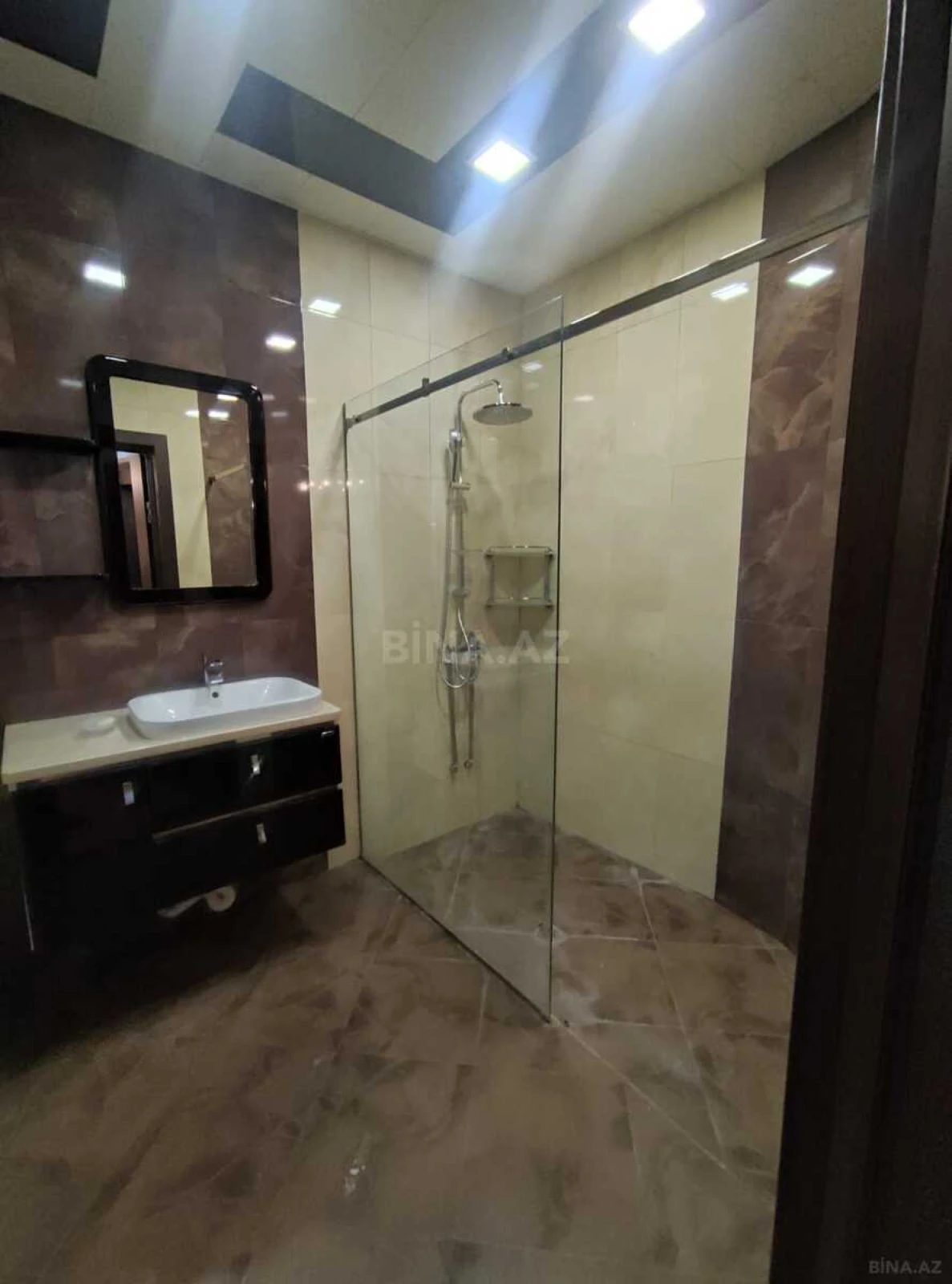 Kirayə verilir 3 otaqlı mənzil 140 m²
