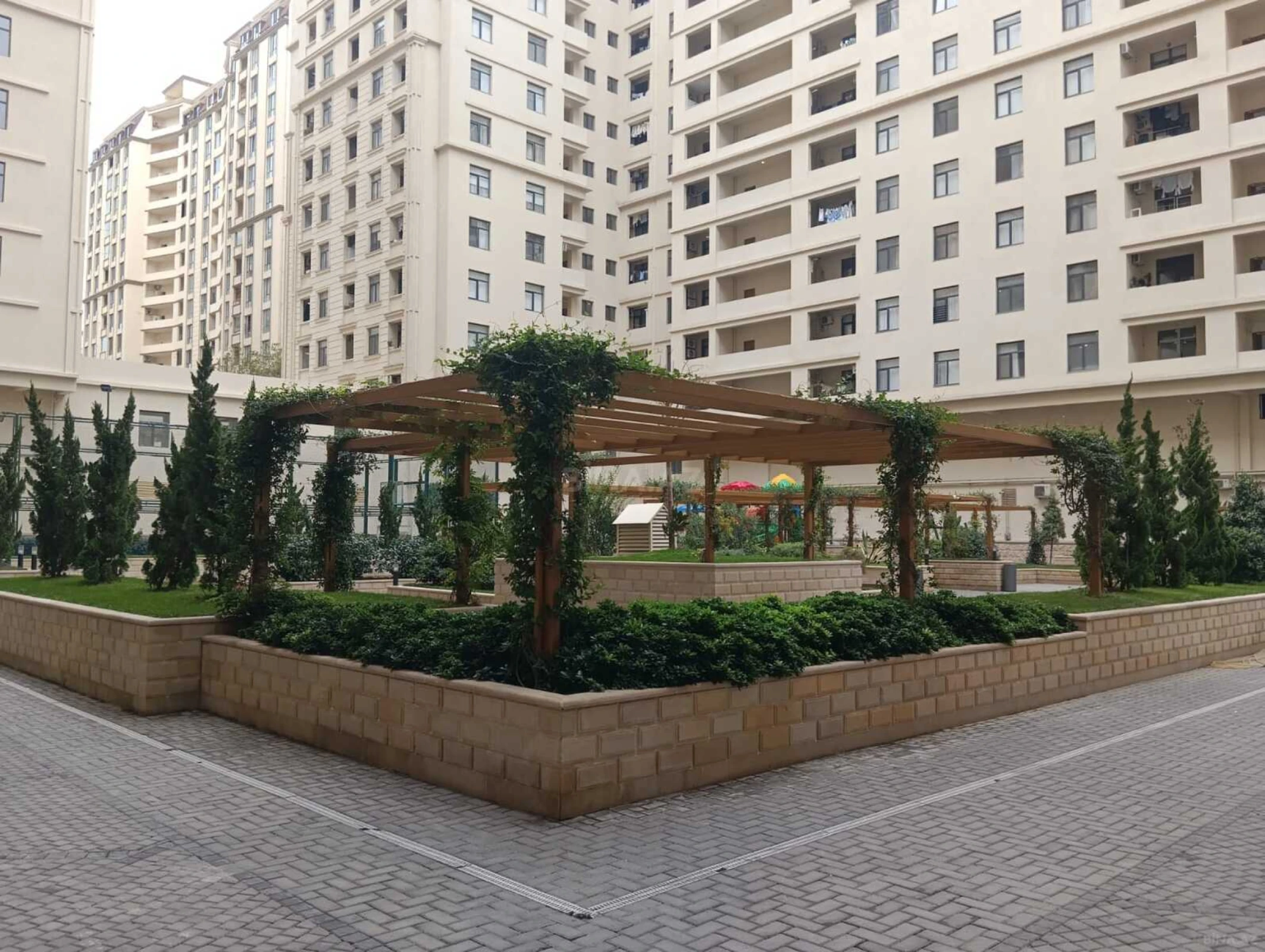 Satılır 3 otaqlı mənzil 135 m²