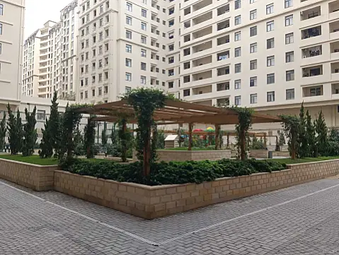 Satılır 3 otaqlı mənzil 135 m²