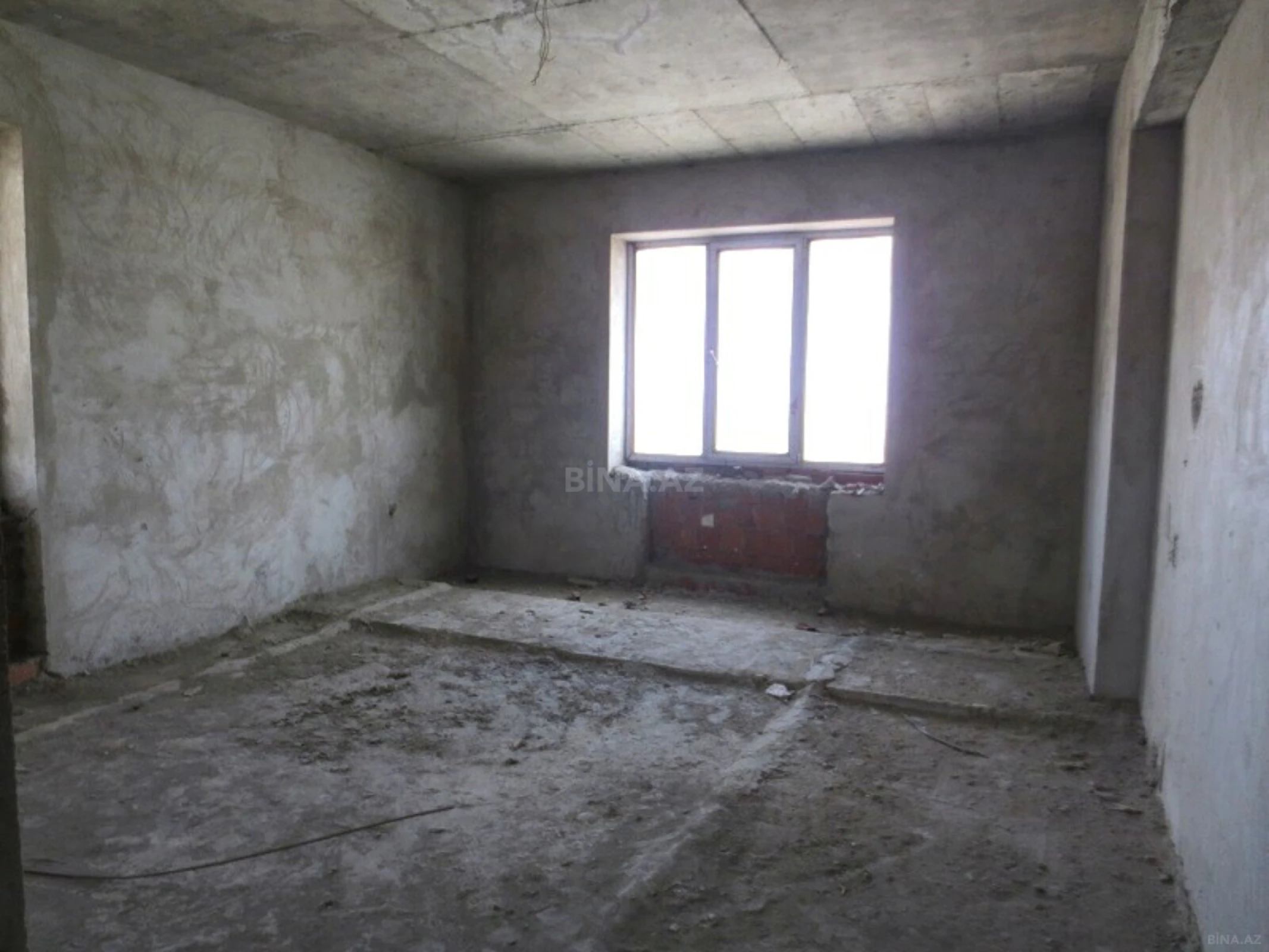 Satılır 3 otaqlı mənzil 135 m²