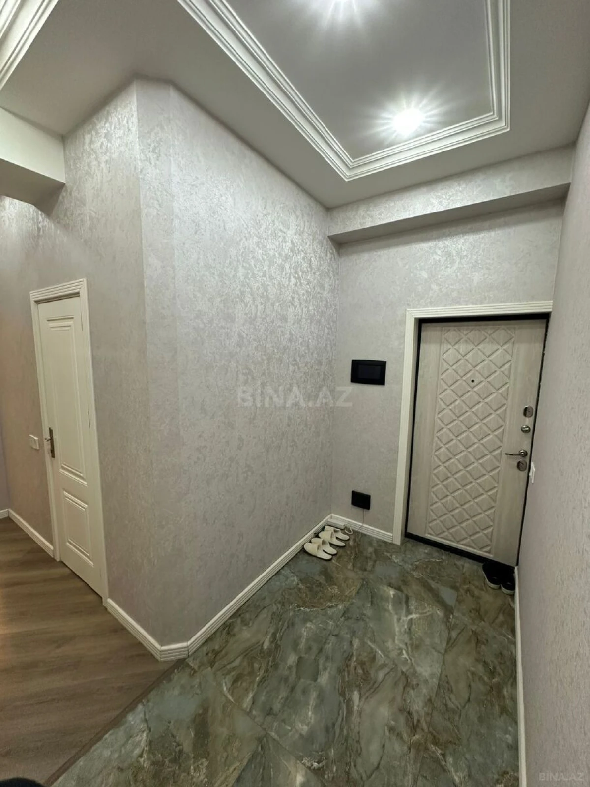 Kirayə verilir 2 otaqlı mənzil 90 m²