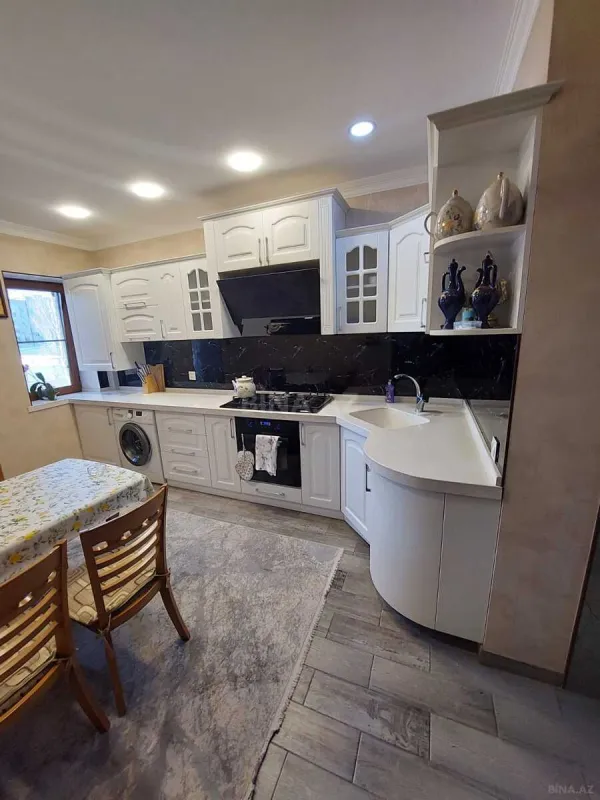 Satılır 4 otaqlı mənzil 120 m²