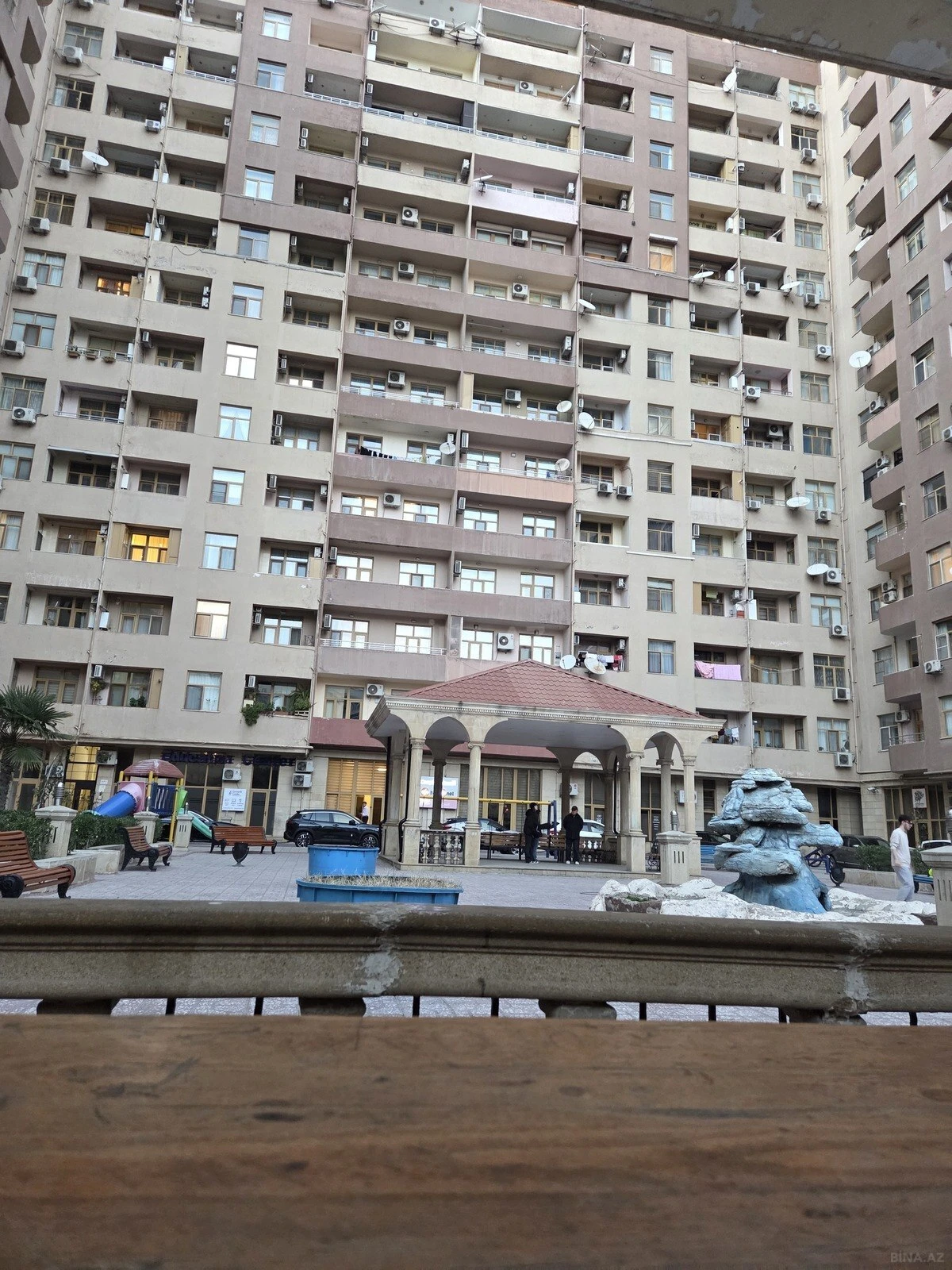 Satılır 4 otaqlı mənzil 155 m²