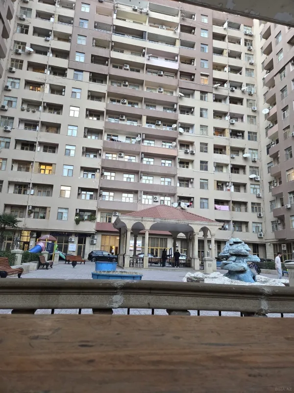 Satılır 4 otaqlı mənzil 155 m²