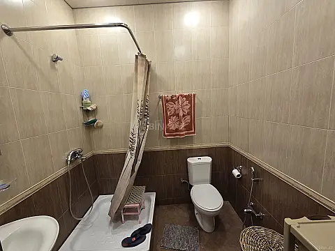 Satılır 4 otaqlı mənzil 155 m²