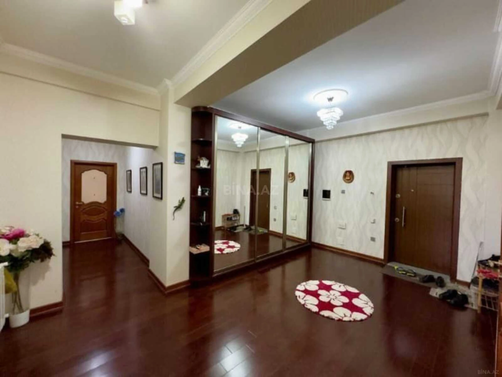 Satılır 3 otaqlı mənzil 117 m²