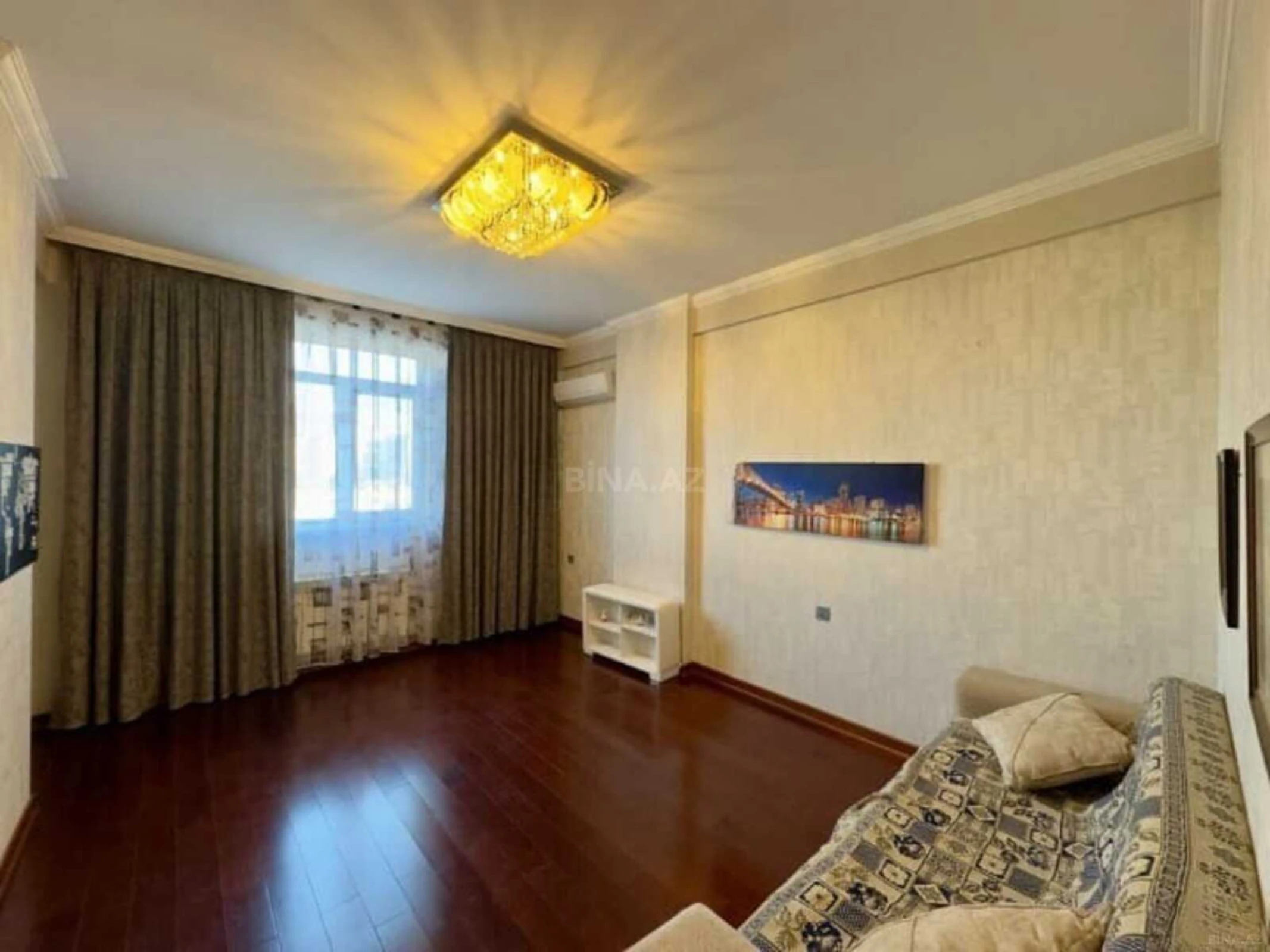 Satılır 3 otaqlı mənzil 117 m²