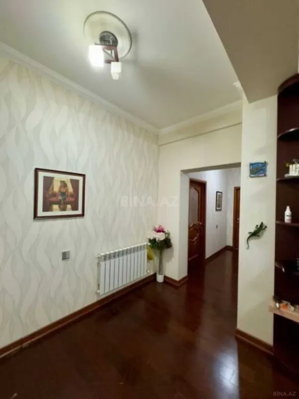 Satılır 3 otaqlı mənzil 117 m²