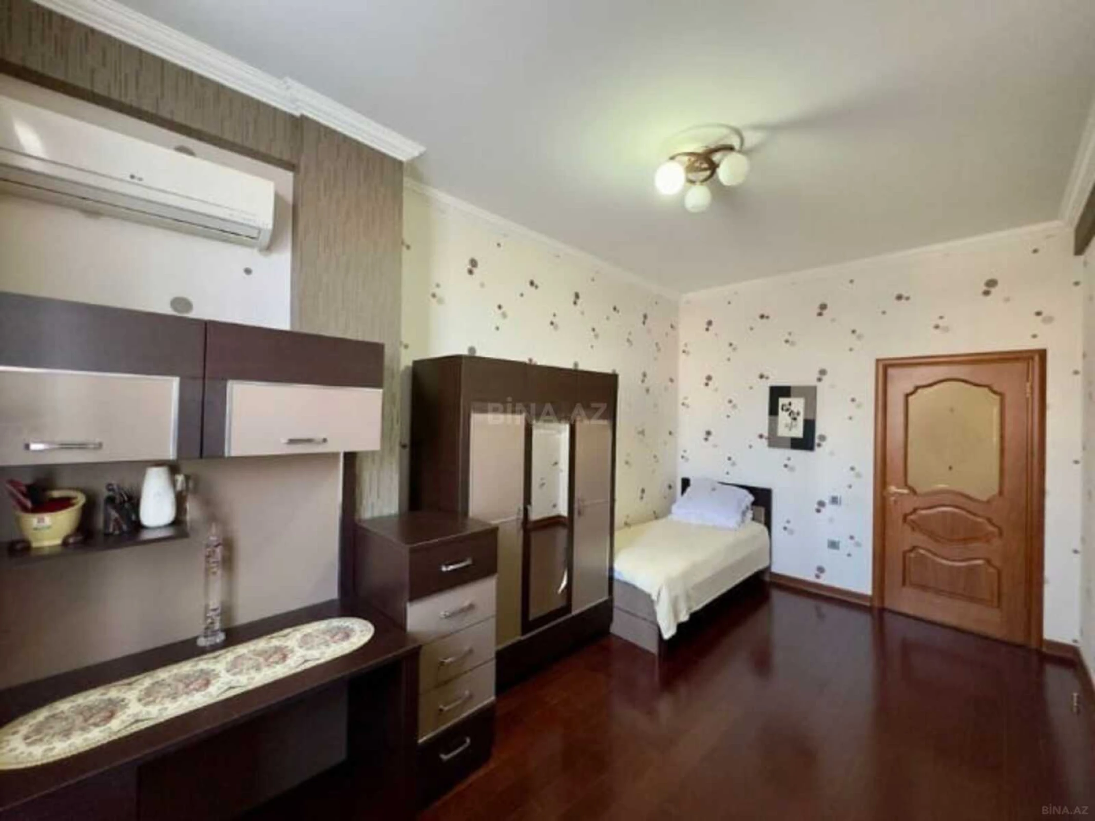 Satılır 3 otaqlı mənzil 117 m²