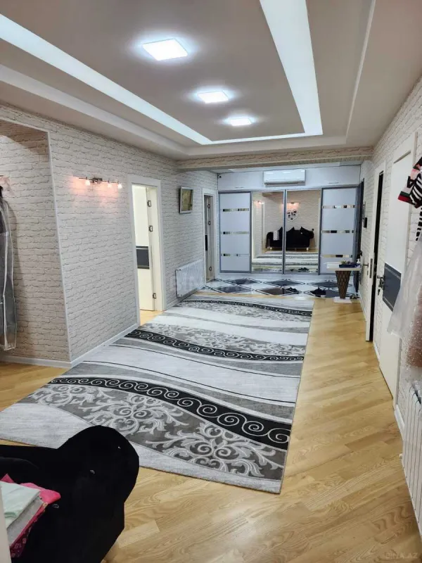 Satılır 4 otaqlı mənzil 226 m²