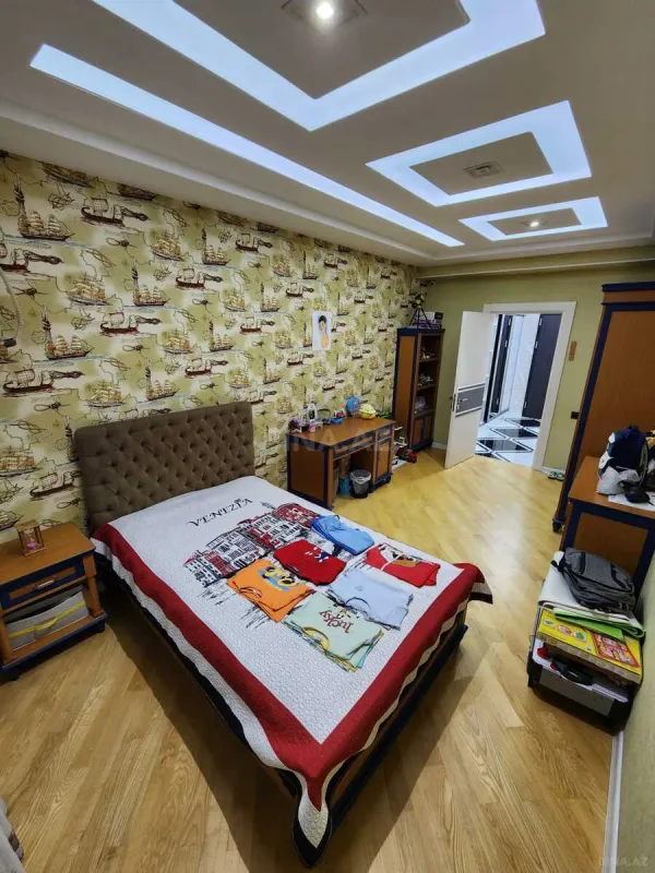 Satılır 4 otaqlı mənzil 226 m²