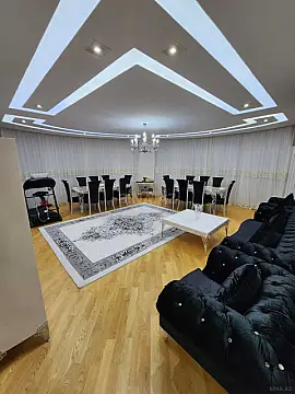 Satılır 4 otaqlı mənzil 226 m²