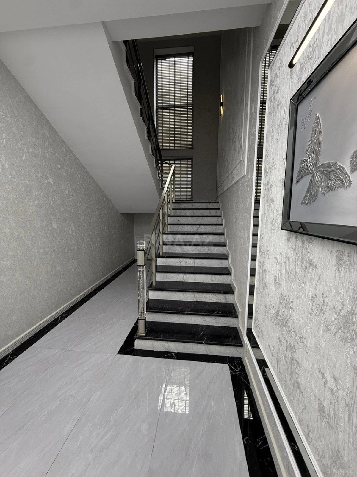 Satılır 4 otaqlı həyət evi 270 m²