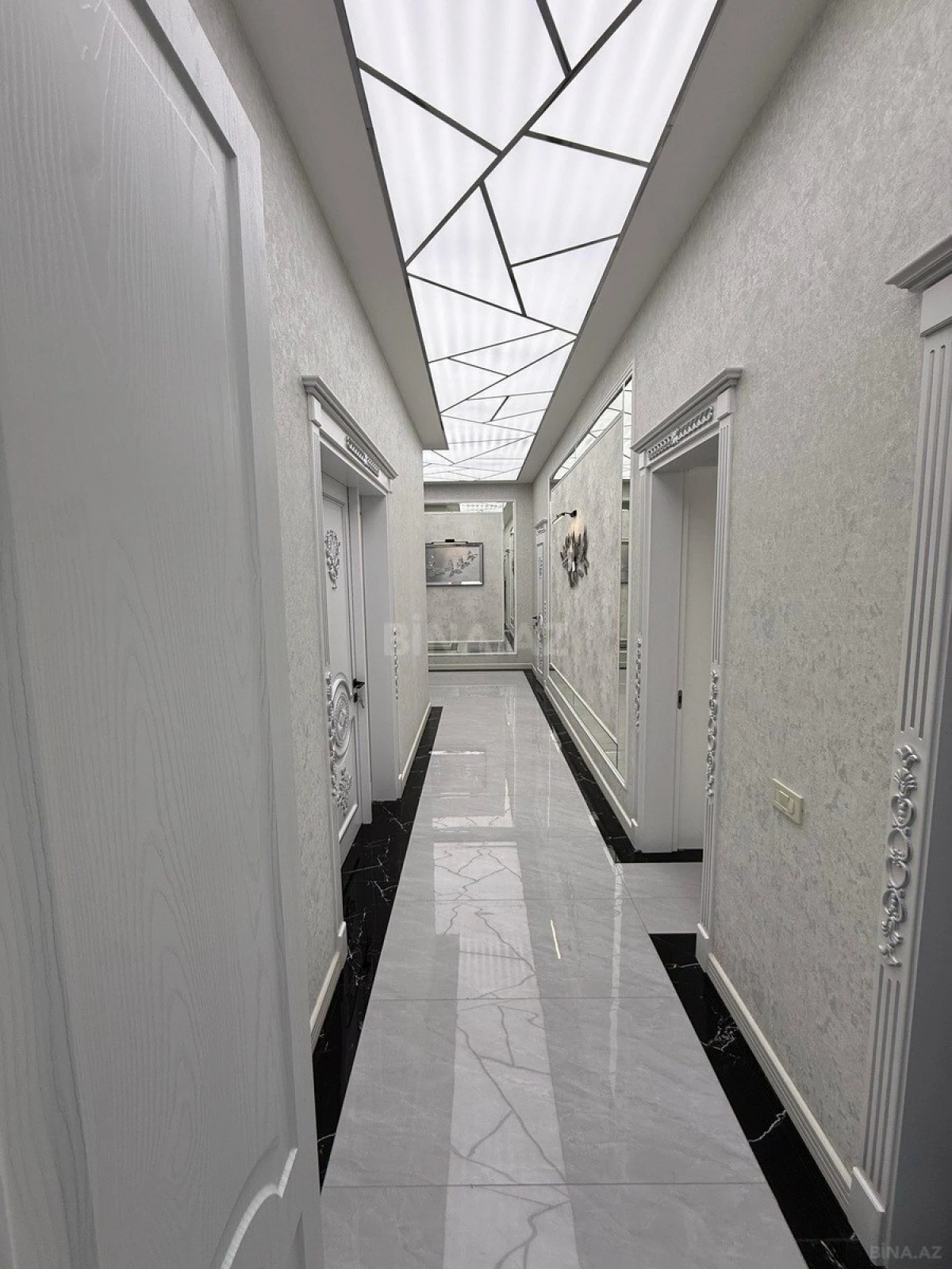 Satılır 4 otaqlı həyət evi 270 m²