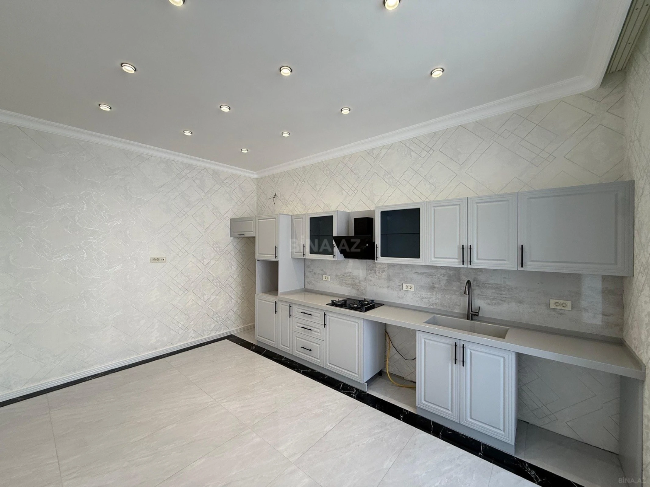 Satılır 4 otaqlı həyət evi 270 m²