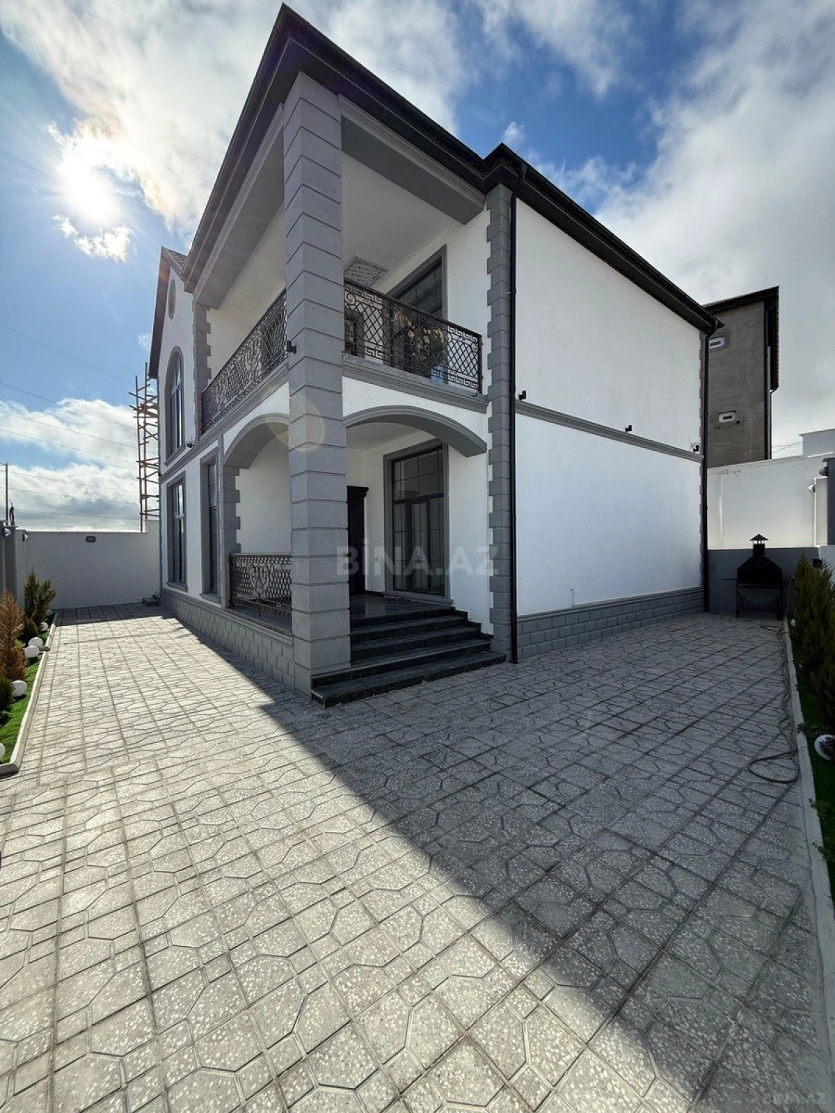 Satılır 4 otaqlı həyət evi 270 m²