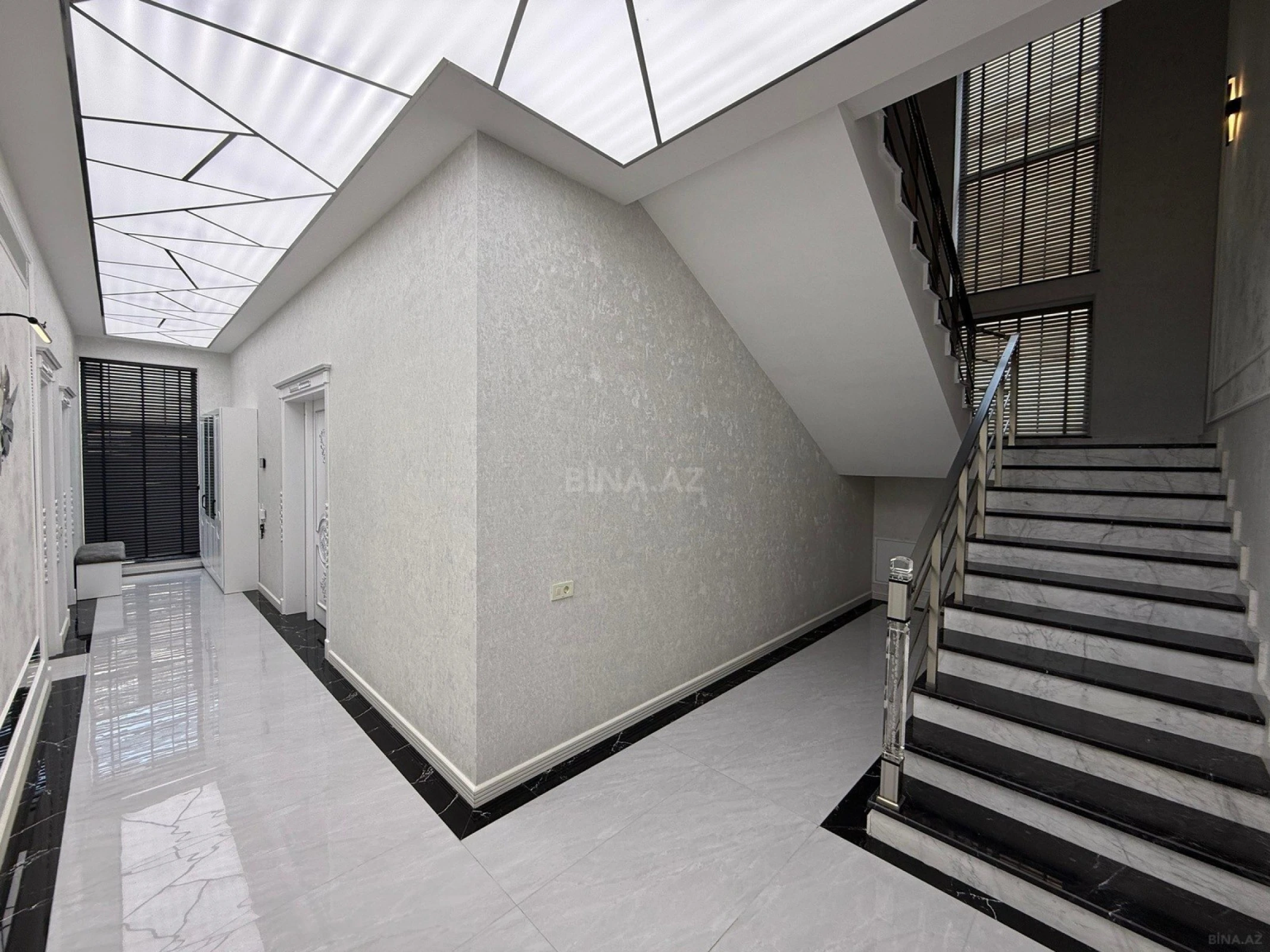 Satılır 4 otaqlı həyət evi 270 m²