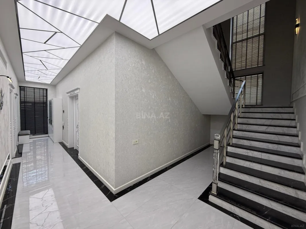 Satılır 4 otaqlı həyət evi 270 m²
