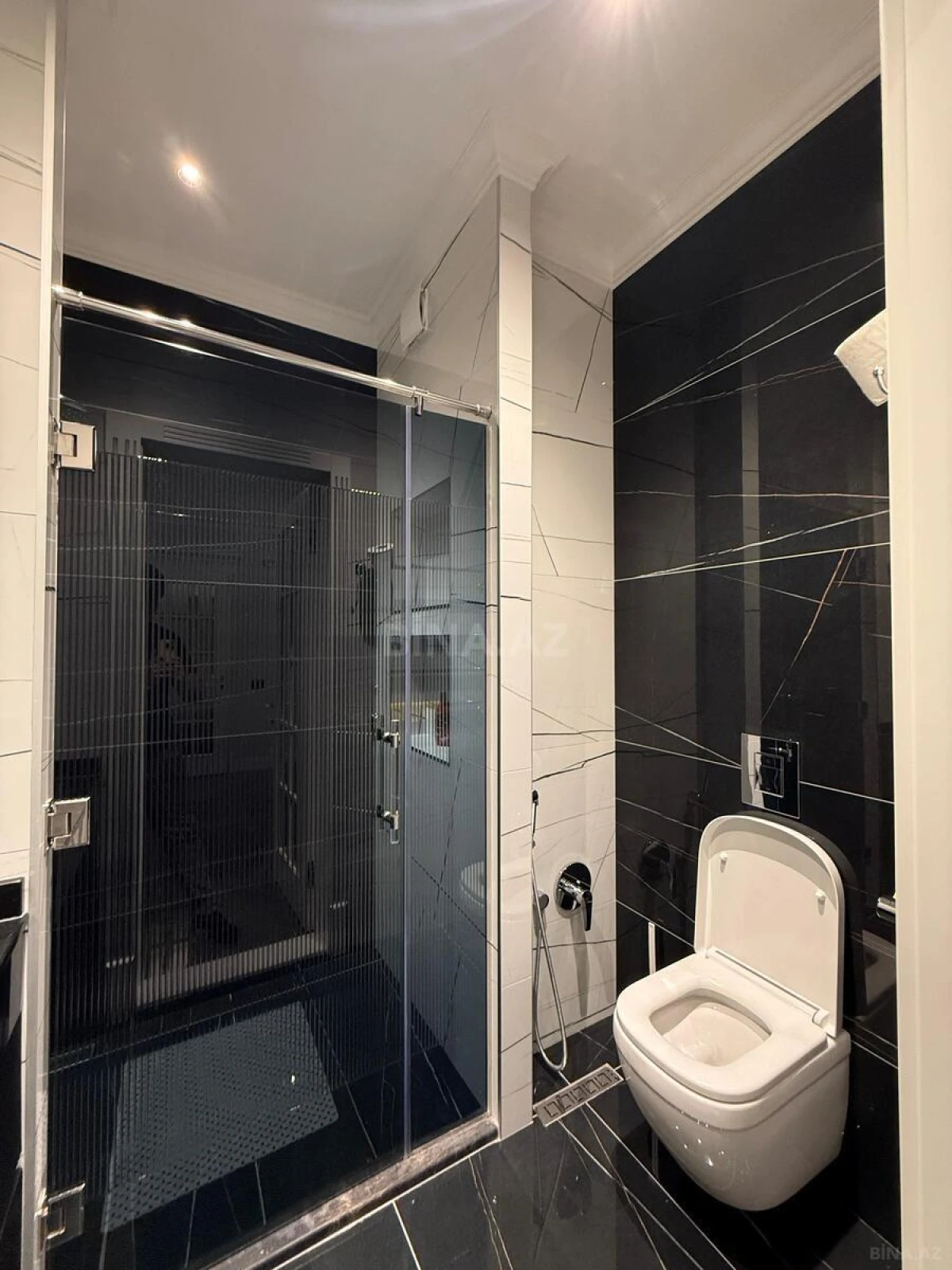 Kirayə verilir 3 otaqlı mənzil 160 m²