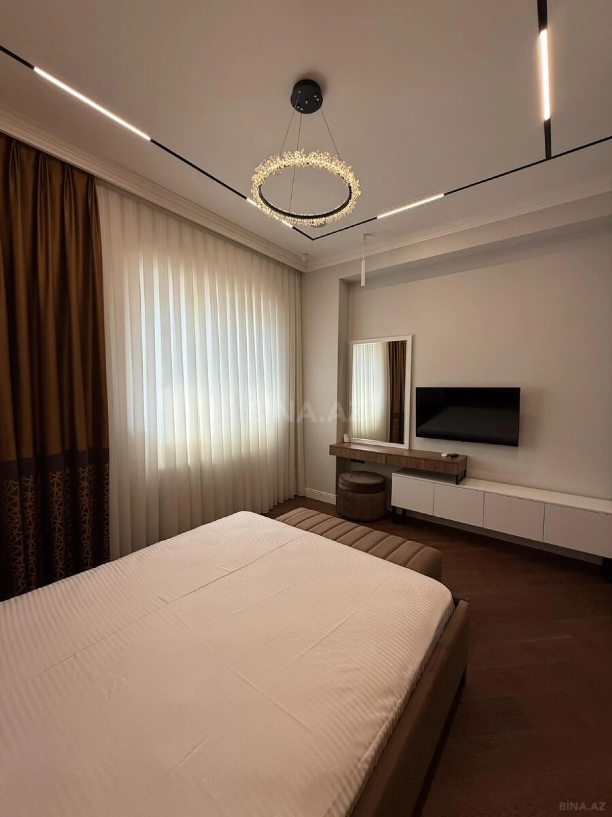 Kirayə verilir 3 otaqlı mənzil 160 m²