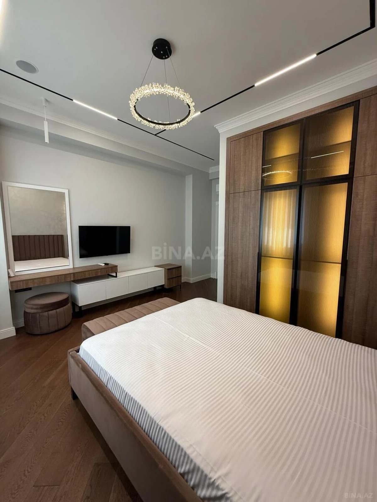 Kirayə verilir 3 otaqlı mənzil 160 m²