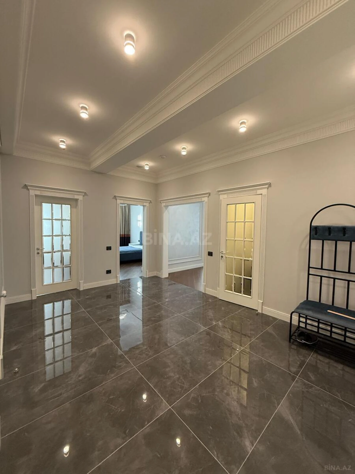 Kirayə verilir 3 otaqlı mənzil 160 m²