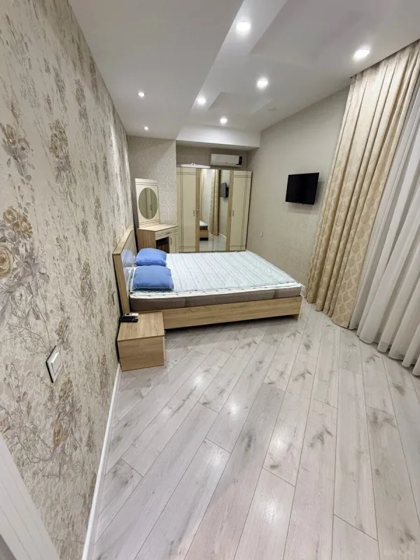 Kirayə verilir 2 otaqlı mənzil 90 m²