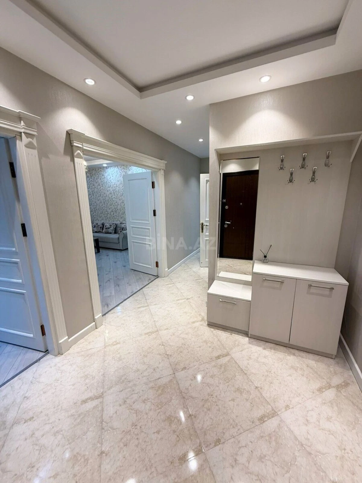 Kirayə verilir 2 otaqlı mənzil 90 m²