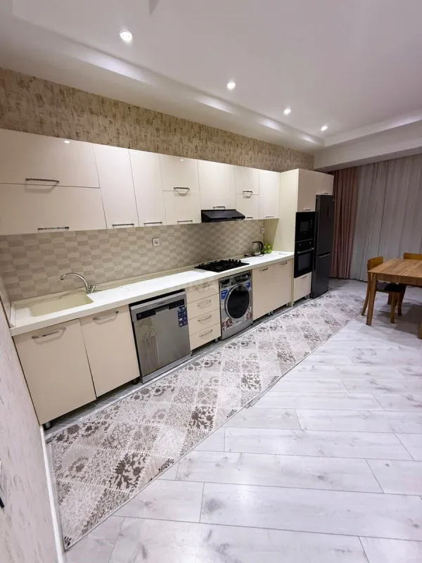 Kirayə verilir 2 otaqlı mənzil 90 m²