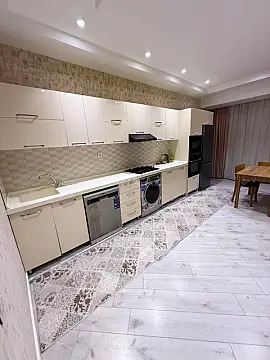 Kirayə verilir 2 otaqlı mənzil 90 m²