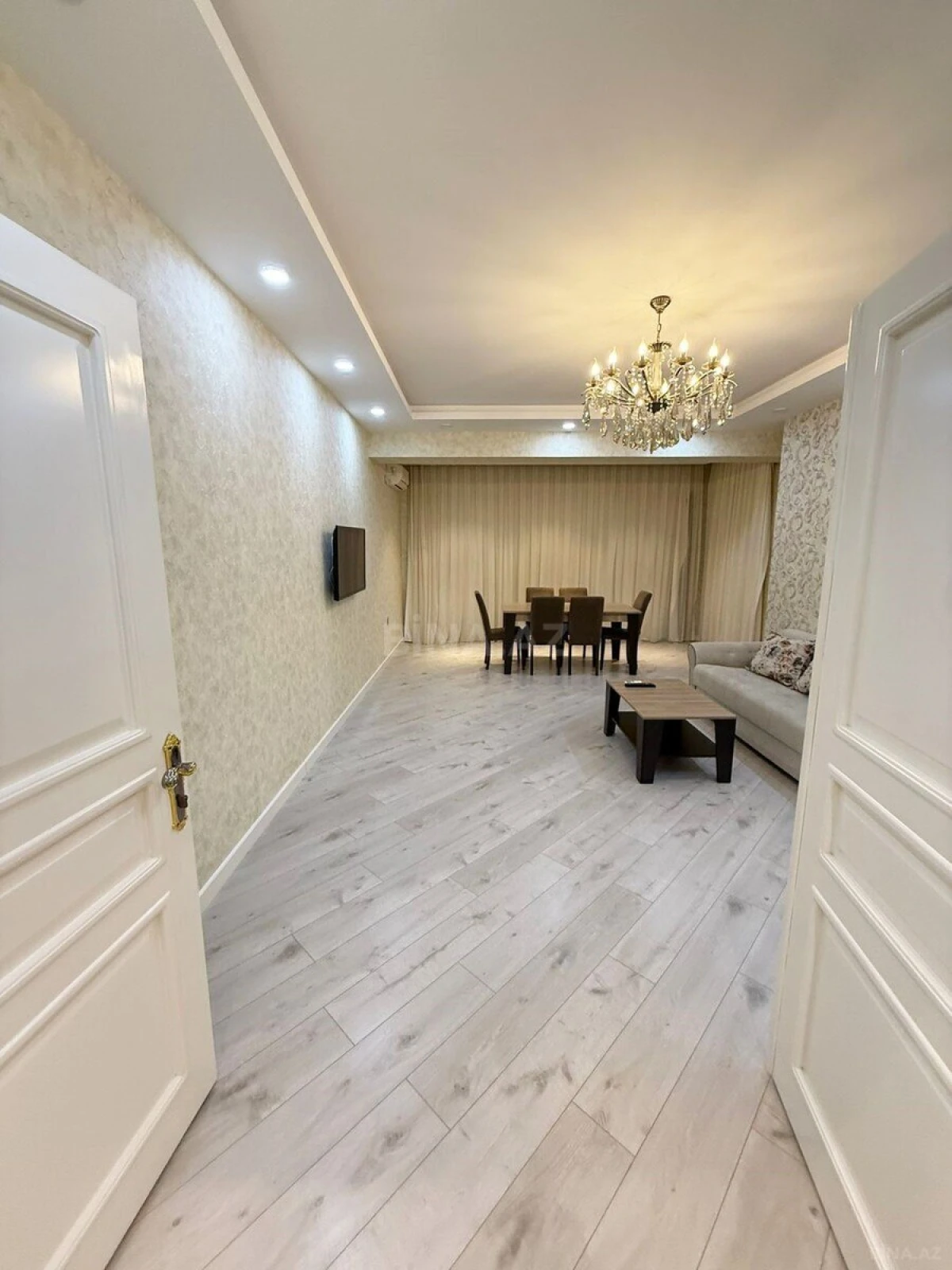 Kirayə verilir 2 otaqlı mənzil 90 m²