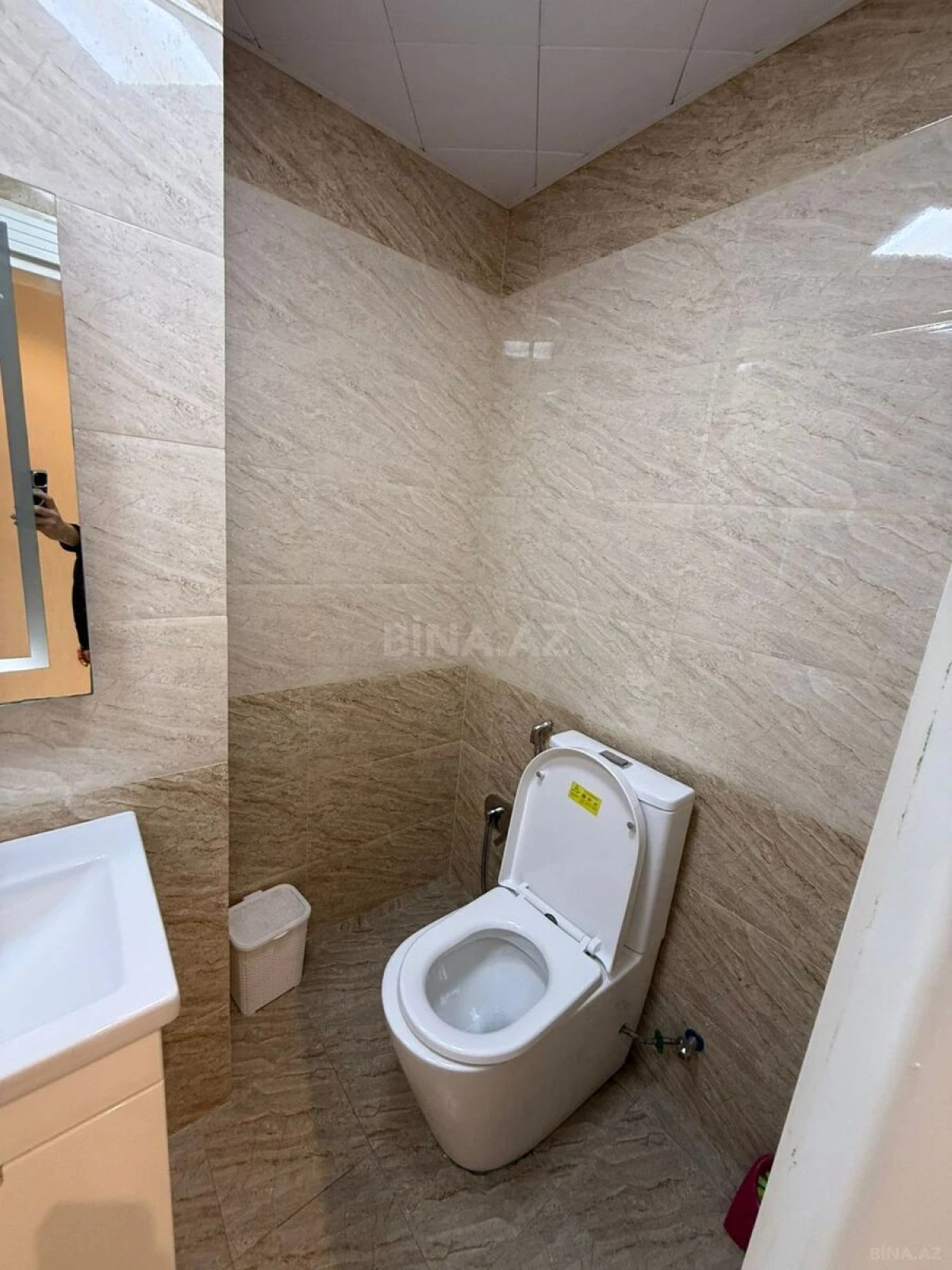 Kirayə verilir 2 otaqlı mənzil 90 m²