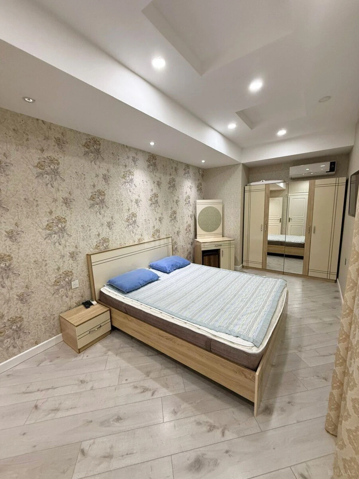 Kirayə verilir 2 otaqlı mənzil 90 m²