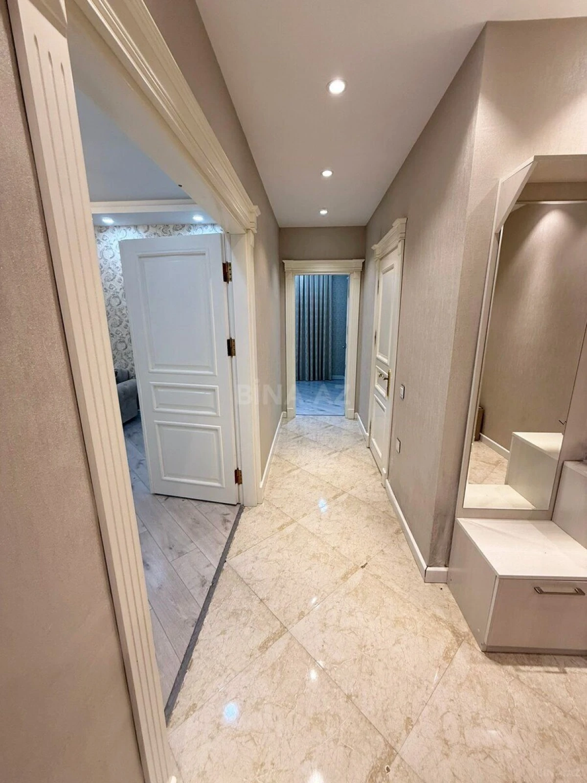Kirayə verilir 2 otaqlı mənzil 90 m²
