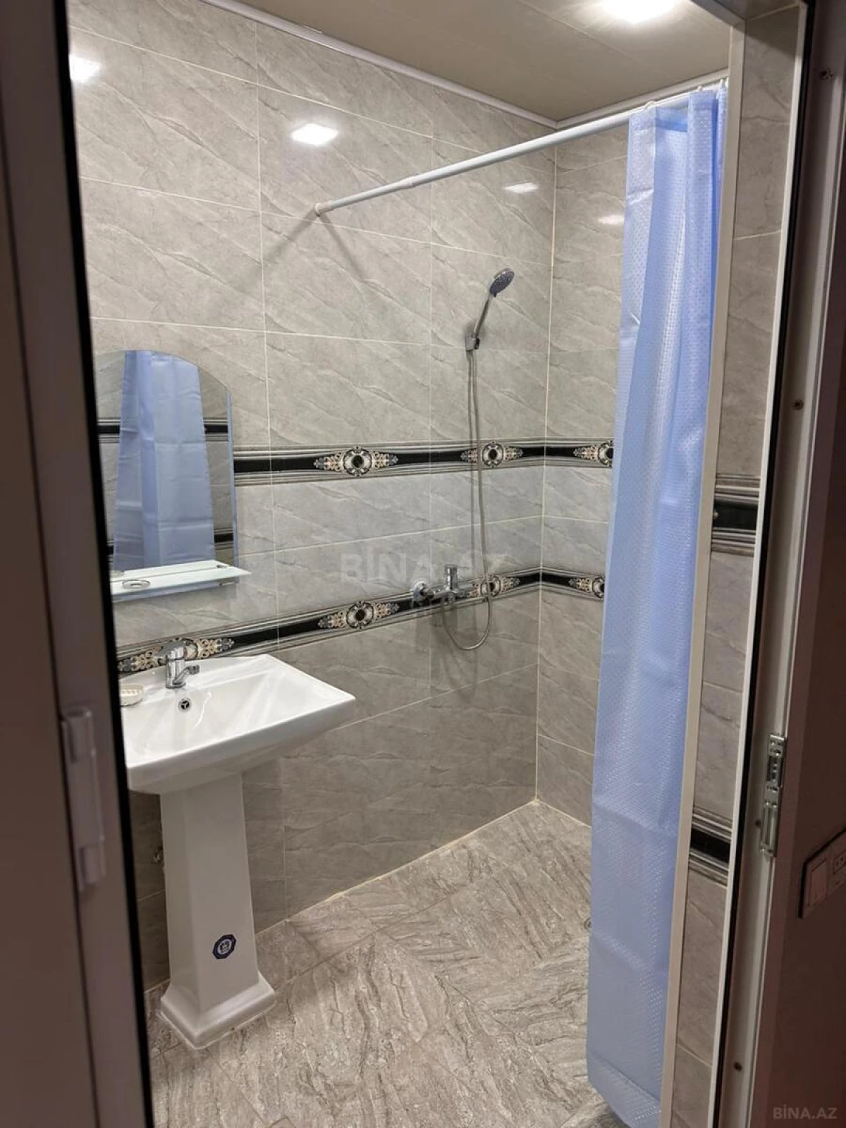 Kirayə verilir 2 otaqlı mənzil 70 m²