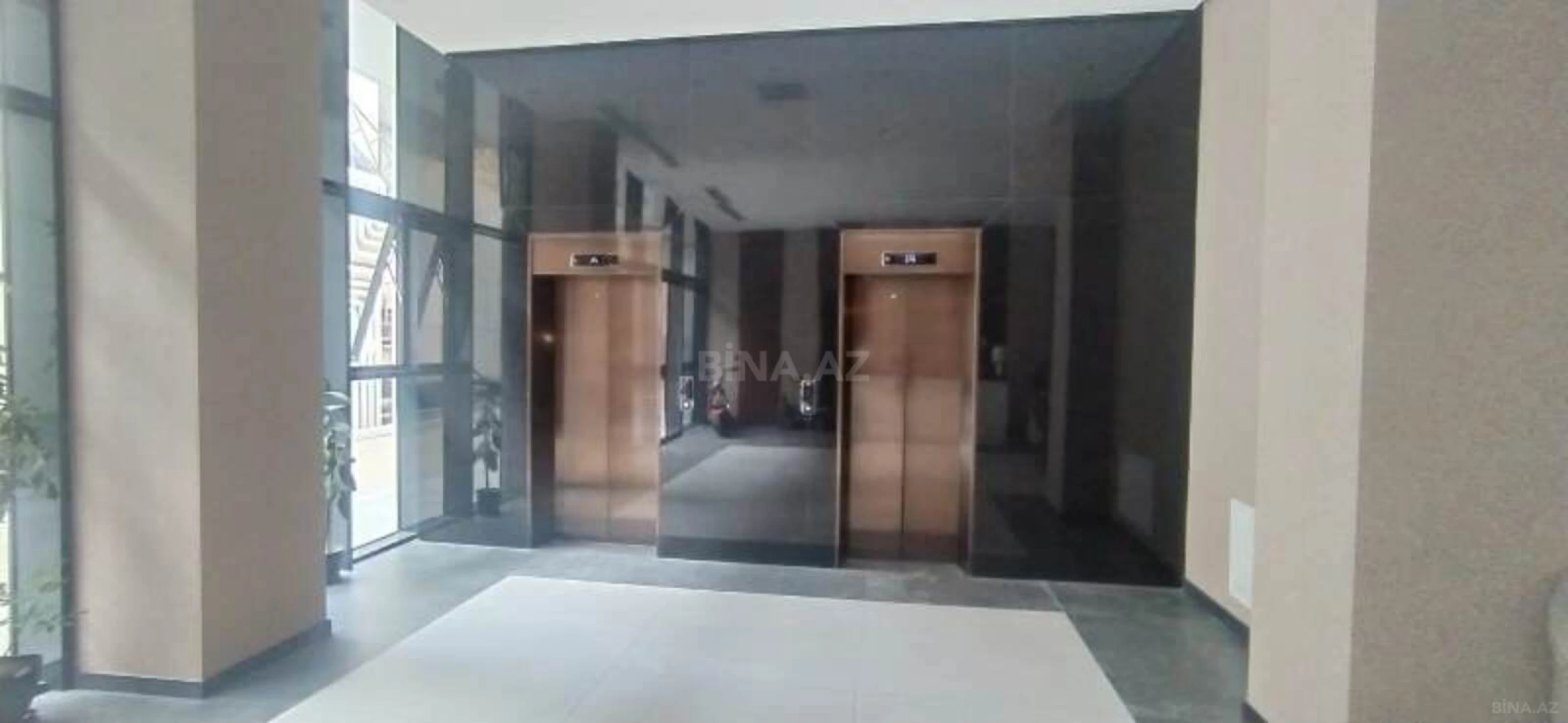 Satılır 8 otaqlı mənzil 445 m²