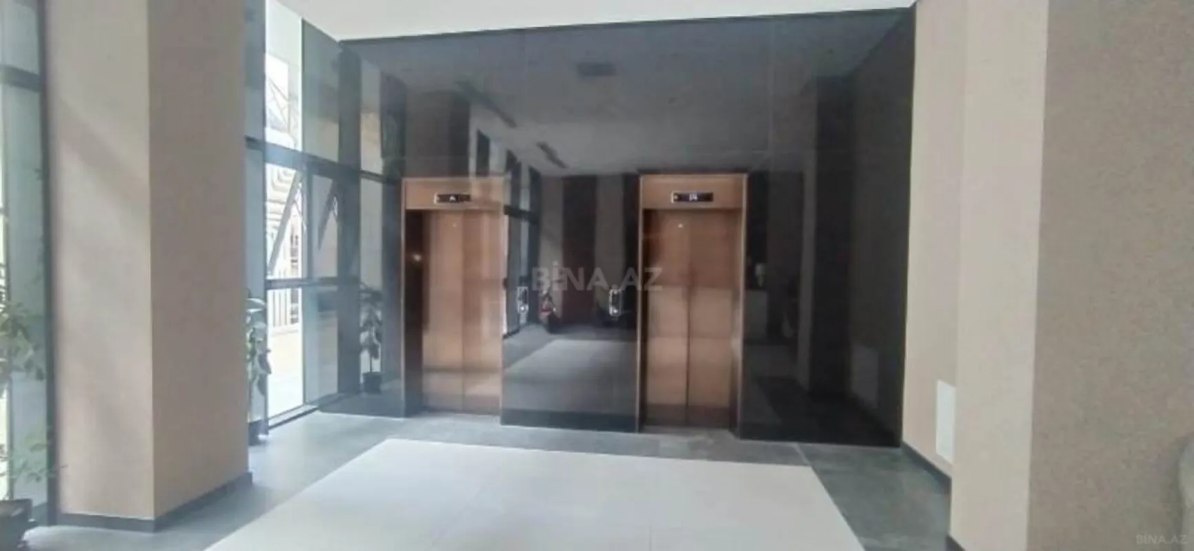 Satılır 8 otaqlı mənzil 445 m²