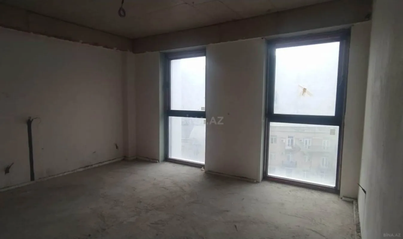 Satılır 8 otaqlı mənzil 445 m²