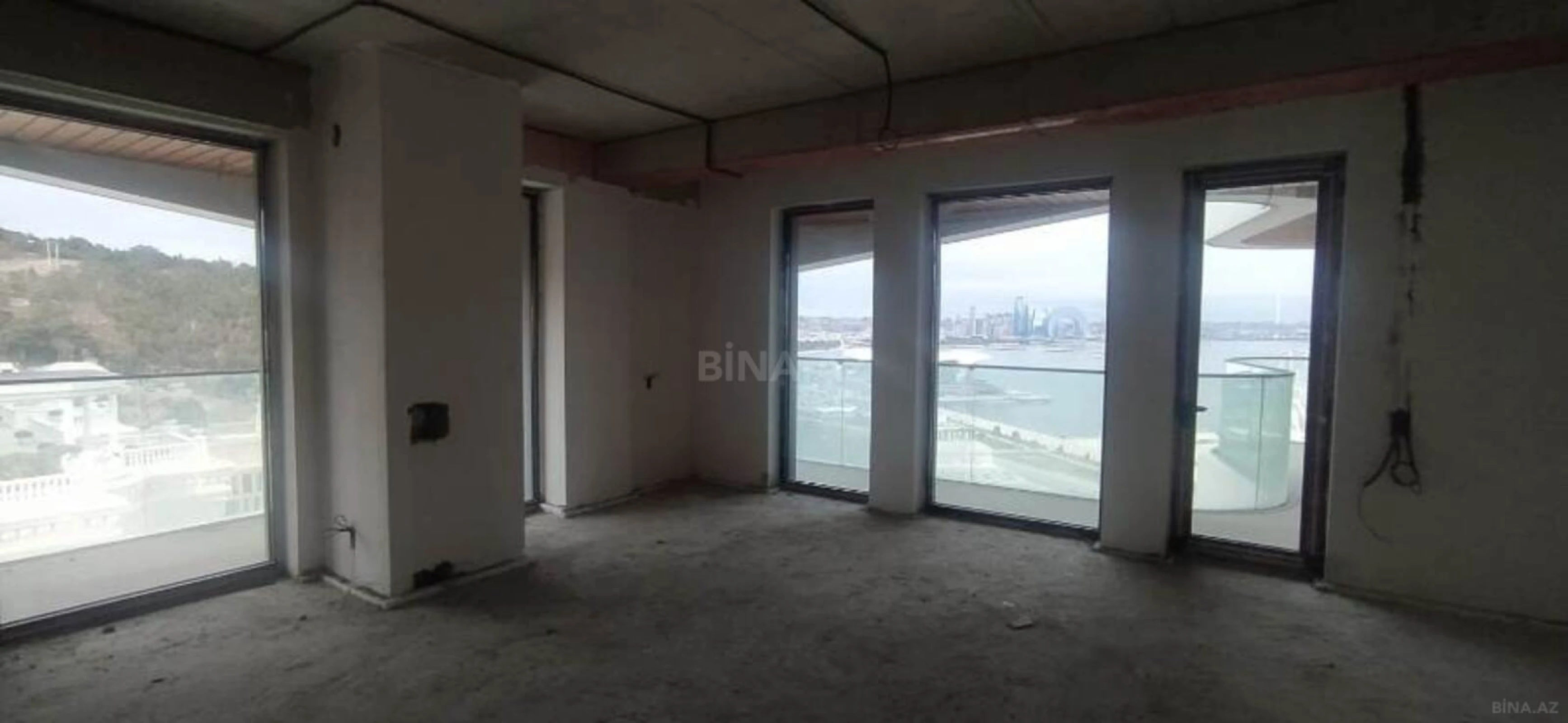 Satılır 8 otaqlı mənzil 445 m²
