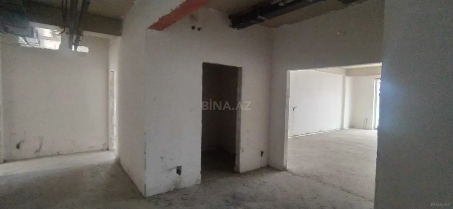 Satılır 8 otaqlı mənzil 445 m²