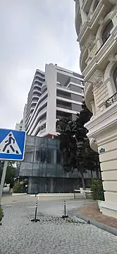 Satılır 8 otaqlı mənzil 445 m²