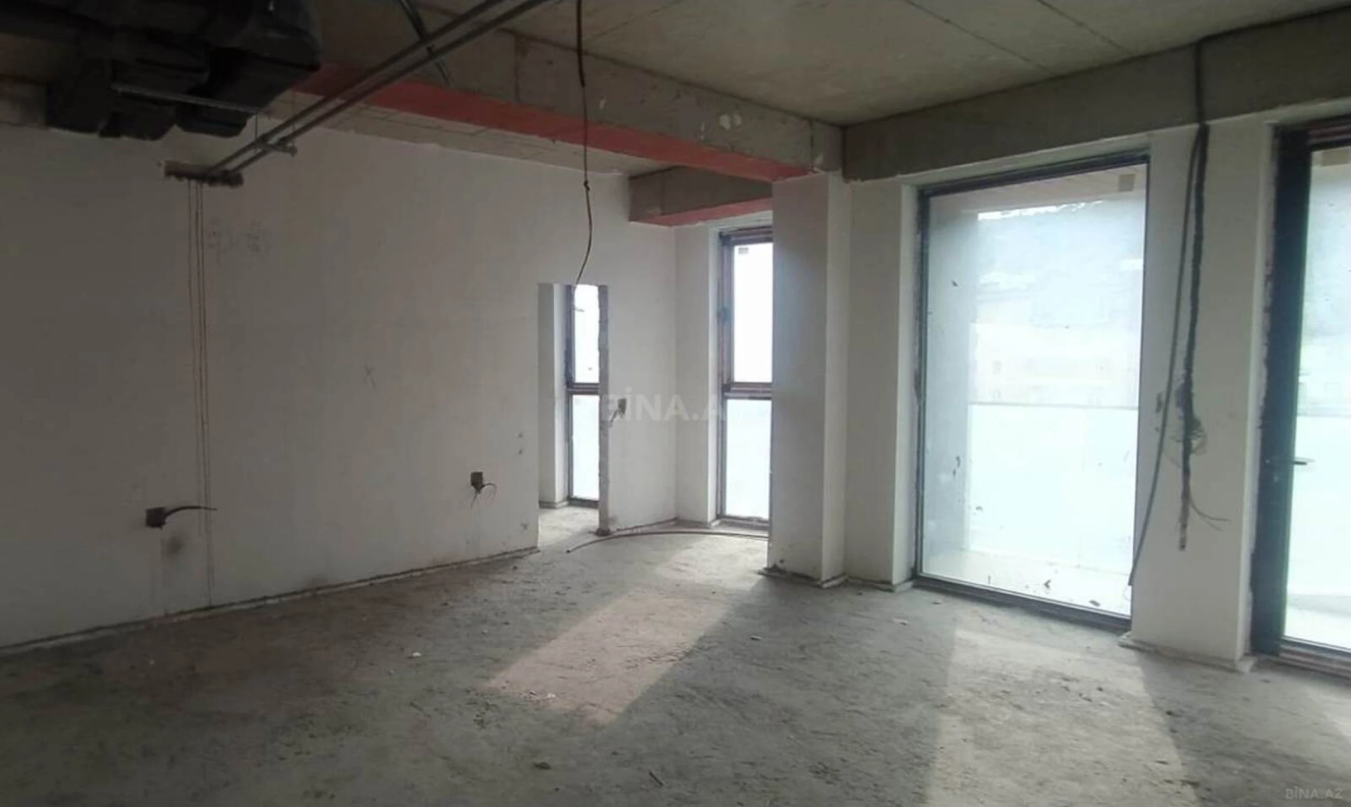 Satılır 8 otaqlı mənzil 445 m²
