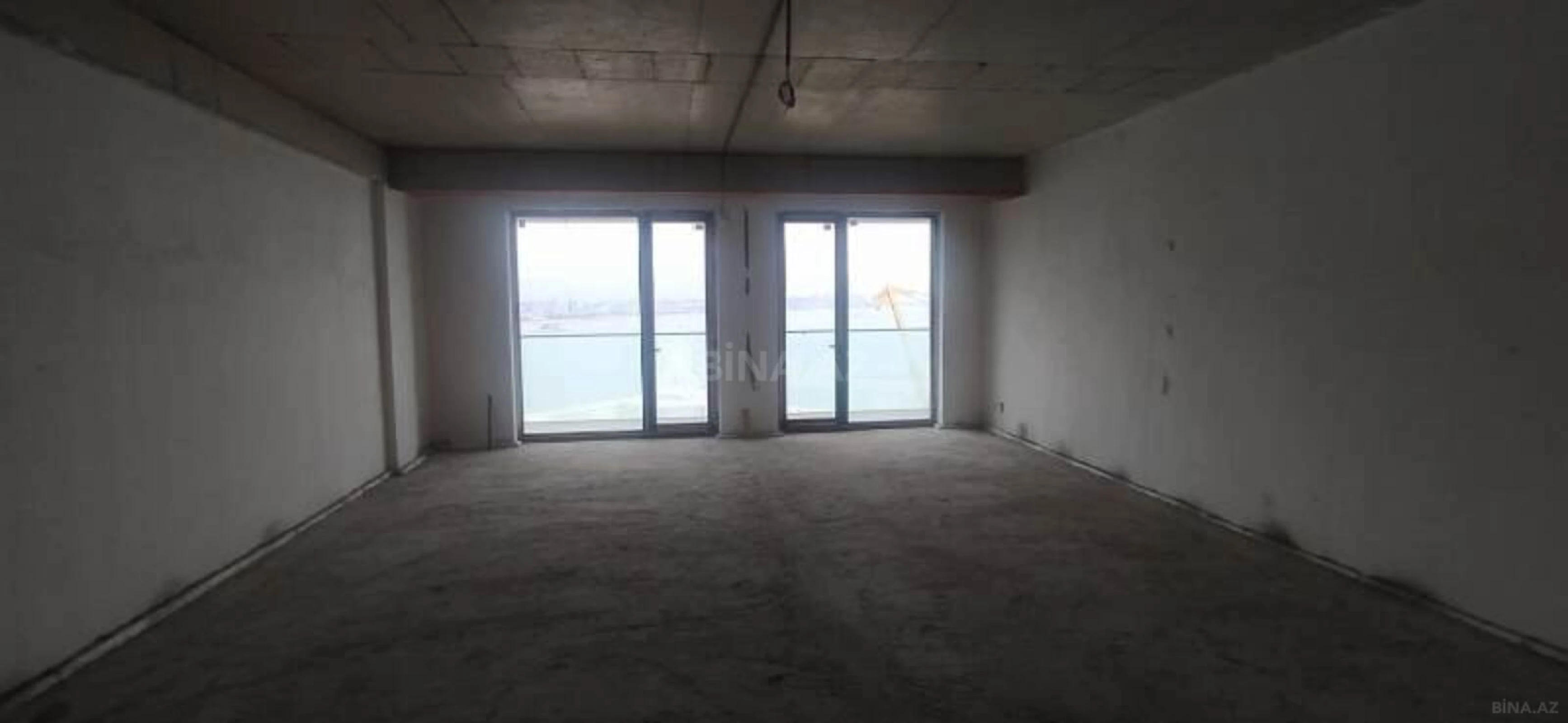 Satılır 8 otaqlı mənzil 445 m²