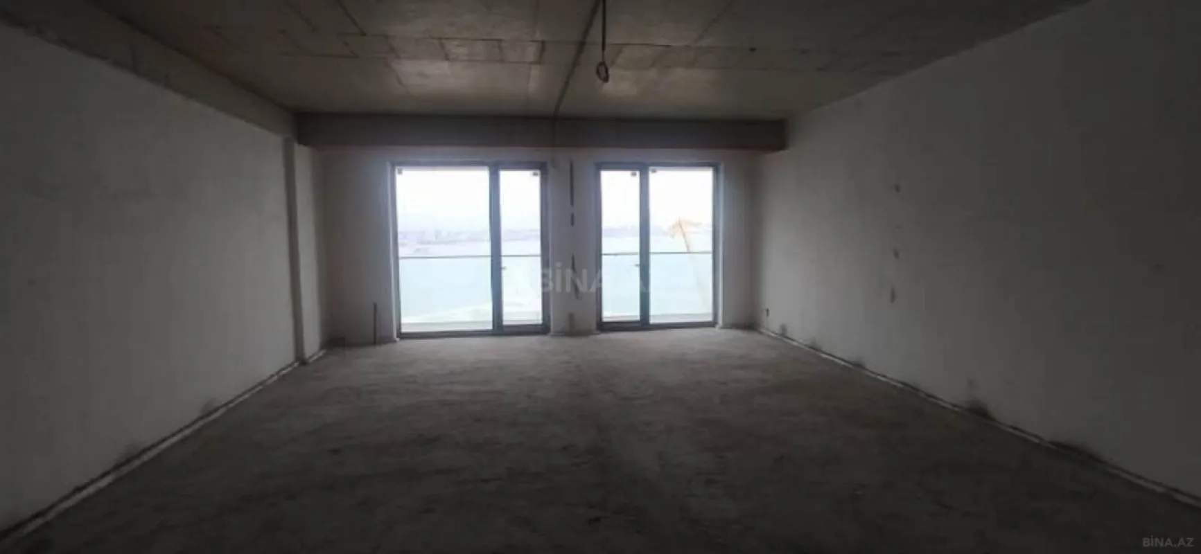 Satılır 8 otaqlı mənzil 445 m²