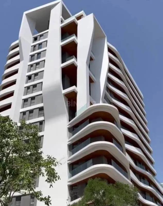 Satılır 8 otaqlı mənzil 445 m²